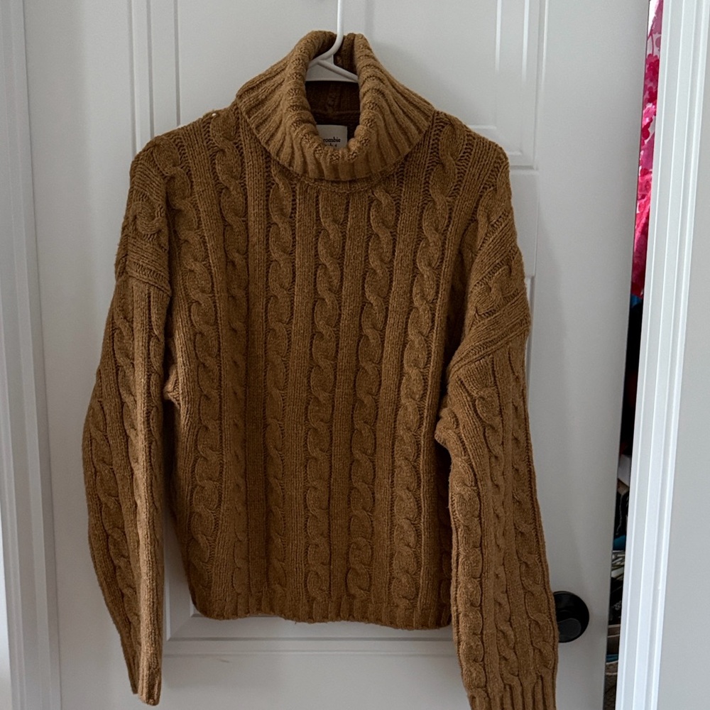 Abercrombie & Fitch Tan Cable Knit Sweater